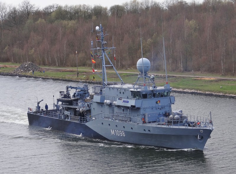 GERMAN WARSHIP M1098